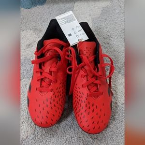 Boys soccer cleats (2.5y)